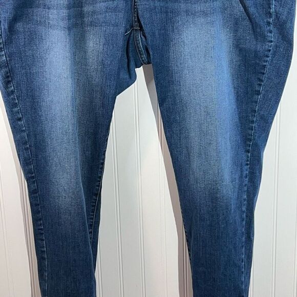A.N.A. Mid Rise Skinny Stretch Women’s 24W Blue Denim Jeans Minor Distressing - Picture 3 of 7